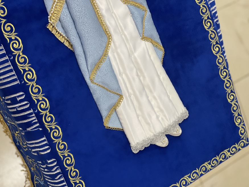 Epitaphios of the Theotokos on velvet 150×95 cm (embroidered lilies, embroidered and decorated center)