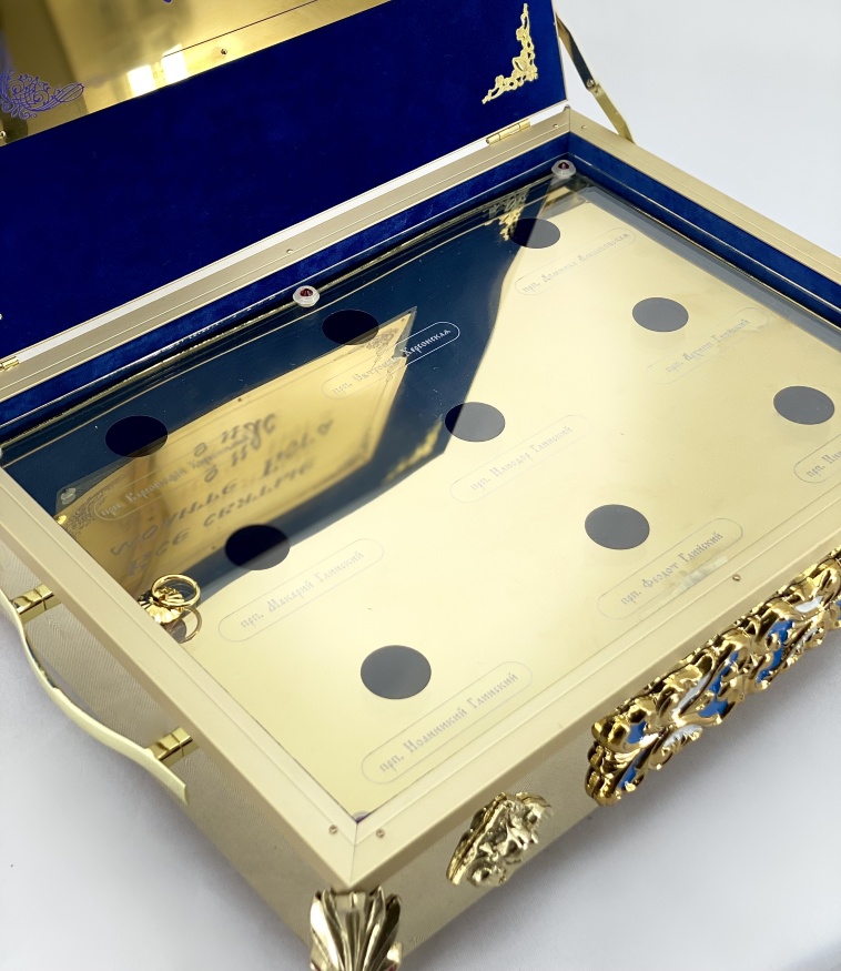 Reliquary for 9 capsules, 45×35 cm (height 11.5 cm)