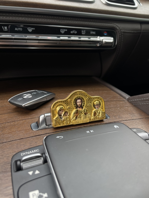 Car Triptych (metal), gold, 7×4 cm