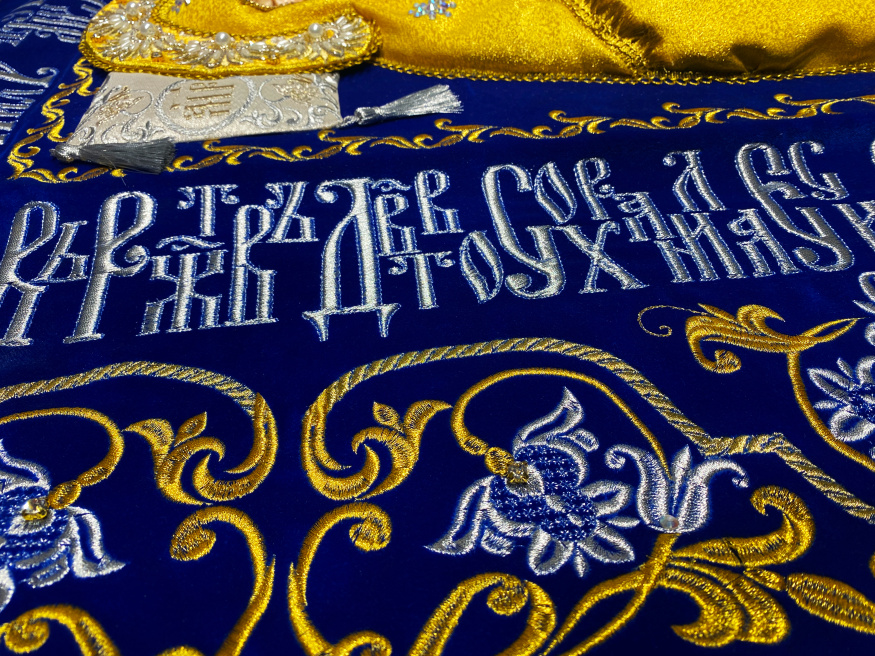 Shroud of the Mother of God on velvet 120×80 cm (Angels, silver) (embroidered grapes, embroidered and decorated center)