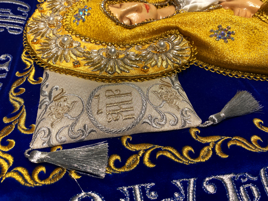 Shroud of the Mother of God on velvet 120×80 cm (Angels, silver) (embroidered grapes, embroidered and decorated center)