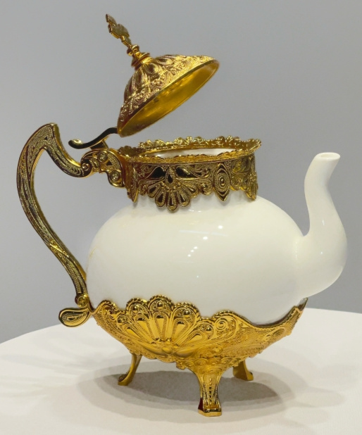 Kettle, height 23 cm, length 25 cm