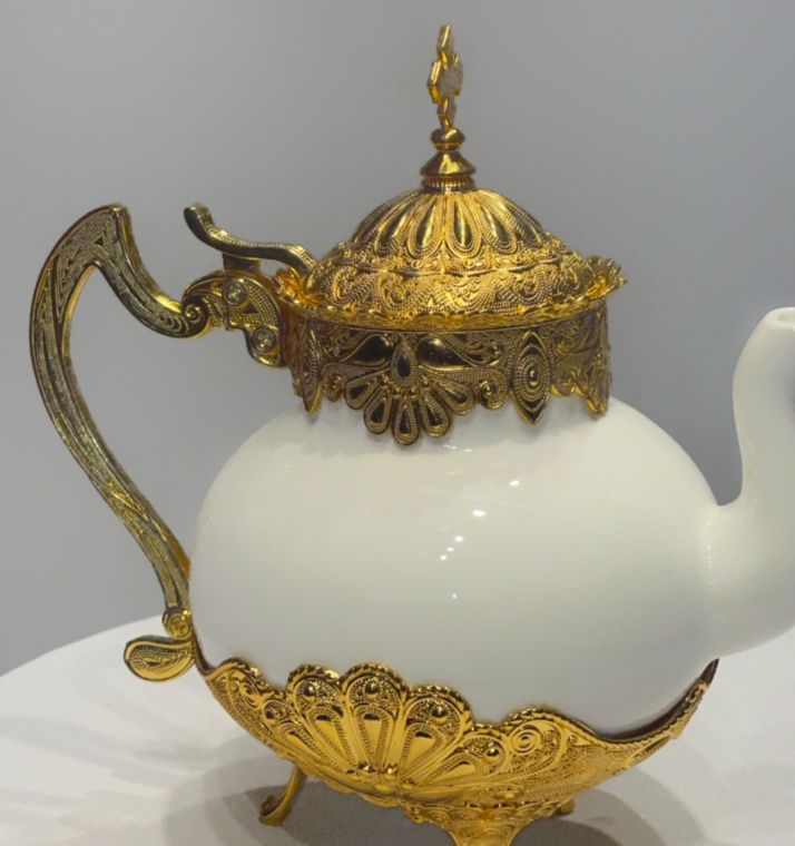 Kettle, height 23 cm, length 25 cm