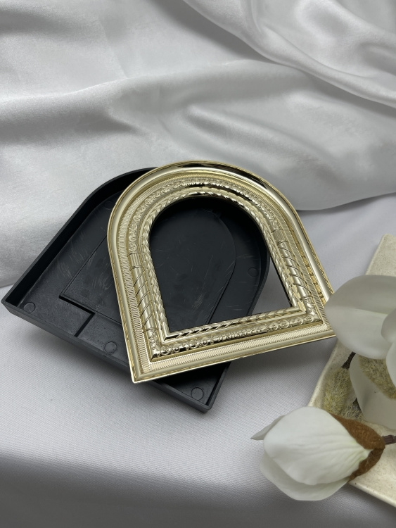 Frame for lithograph No. 32 (oval)