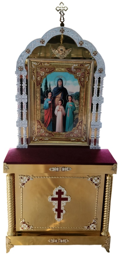 Kivot with Three Columns and Icon