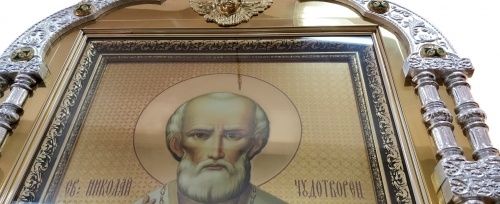 Icon Case on 3 Columns with an Icon of Saint Nicholas