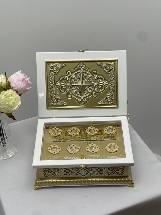 Reliquary, wood, for 8 capsules