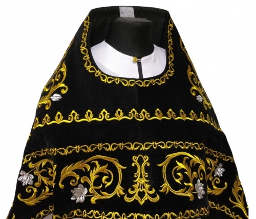 Veșmânt preoțesc brodat pe gabardină, broderie „Trandafir” cu galon brodat