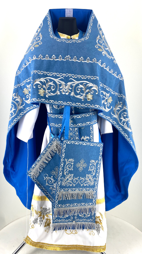 Veșminte preoțești brodate pe alb, broderie „Trandafir” cu galon brodat