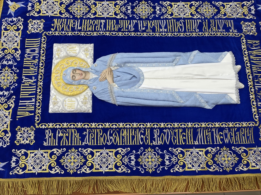 Epitaf al Maicii Domnului pe catifea 165×100cm (broderie ornament, mijloc brodat și cusut manual)