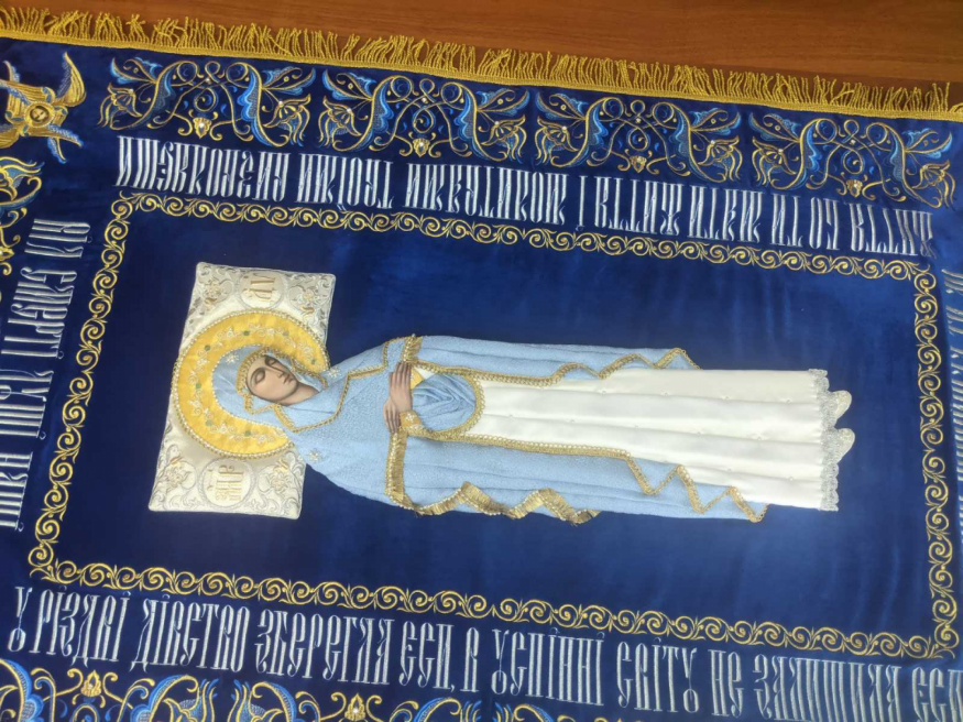 Epitaf Maicii Domnului pe catifea 150х95cm (broderie cu crini, mijloc brodat și decorat)