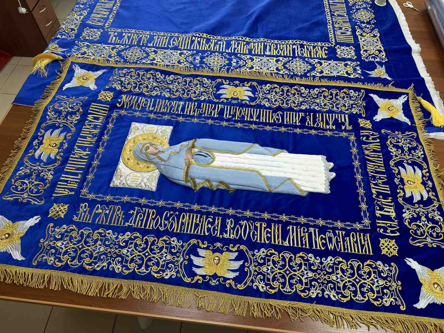 Epitafiosul Maicii Domnului pe catifea 150х90cm (broderie ornament 2, mijloc brodat și decorat)