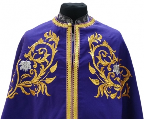 Veșmânt preoțesc croială grecească, brodat pe gabardină, broderie „Trandafir” cu galon aplicat