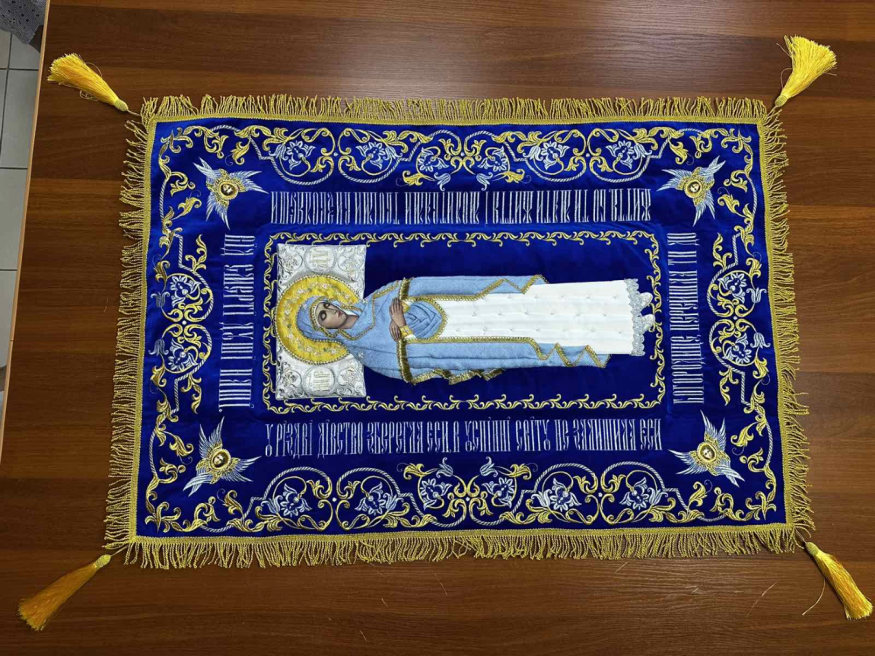 Epitaf Maicii Domnului pe catifea 120x80cm (Îngeri, argint) (broderie cu viță de vie, centru brodat și decorat) Limba ucraineană