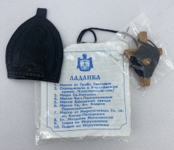 Ladă din piele cu cruce