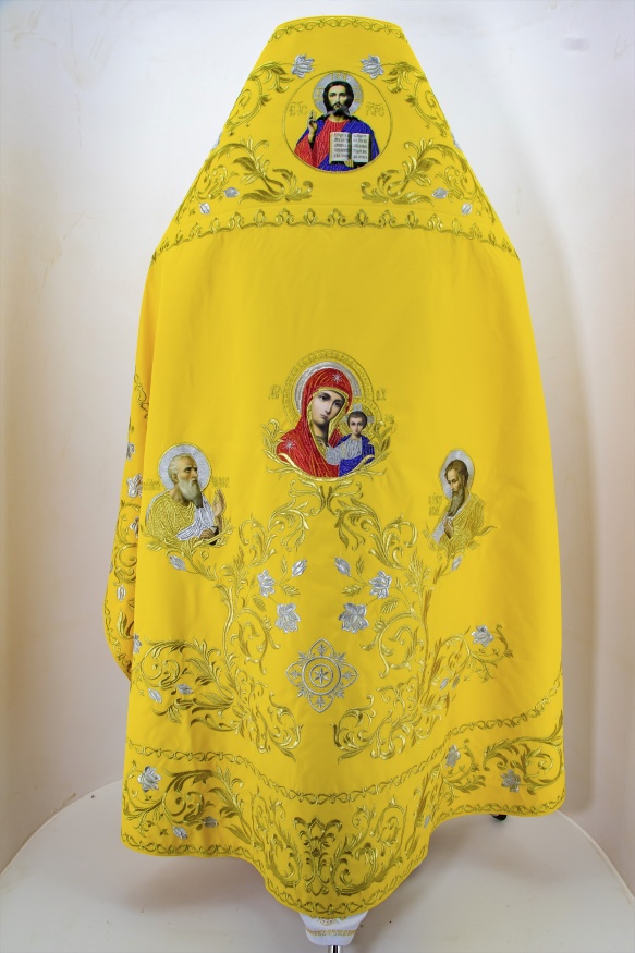 Veșmânt preoțesc brodat pe catifea, parte centrală brodată cu icoane, cu galon brodat