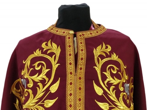 Veșmânt preoțesc croială grecească, brodat pe gabardină, broderie „Trandafir” cu galon aplicat