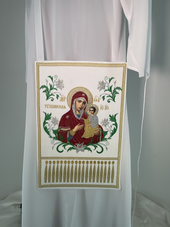 Înbrăcăminte preoțească brodată cu icoana Maicii Domnului „Tihvin”
