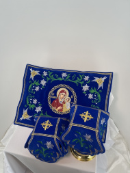 Pocrovețe și văzuhe brodate pe catifea, broderie „Crini”