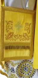 Veșminte preoțești combinate din brocart „Crucea Athonită”, cu epitrahil brodat, broderie „Model Nou”