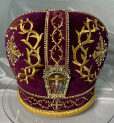 Mitra „Coroana de spini”