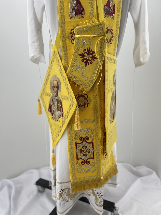 Veșmânt preoțesc brodat pe catifea, cu galon brodat, broderie „Ierarhică”