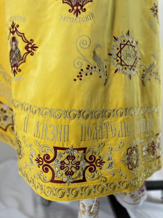 Veșmânt preoțesc brodat pe catifea, cu galon brodat, broderie „Ierarhică”