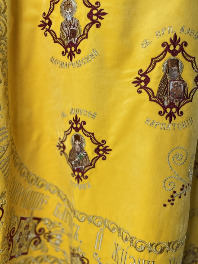 Veșmânt preoțesc brodat pe catifea, cu galon brodat, broderie „Ierarhică”