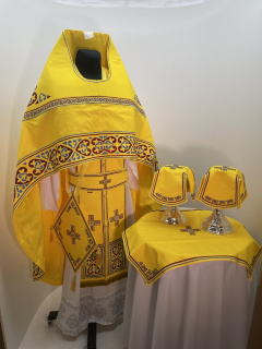 Vesminte preoțești brodate pe gabardină, broderie „Inimioare” cu galon brodat