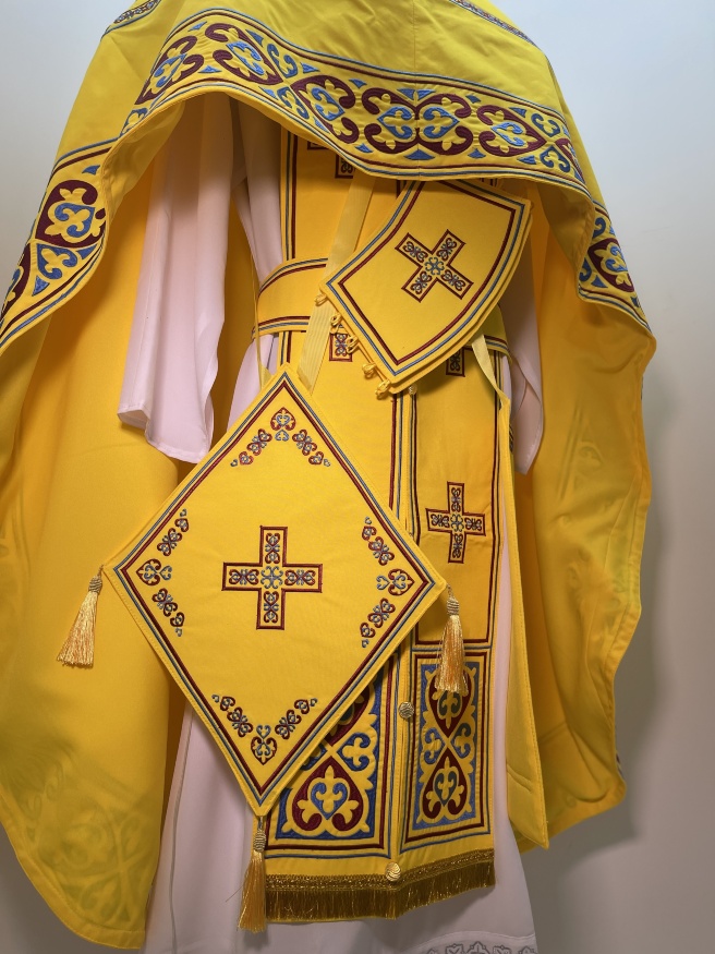 Vesminte preoțești brodate pe gabardină, broderie „Inimioare” cu galon brodat