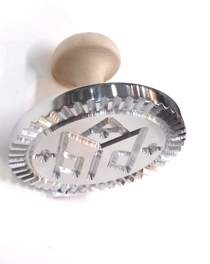 Sigiliu metalic Maica Domnului f100