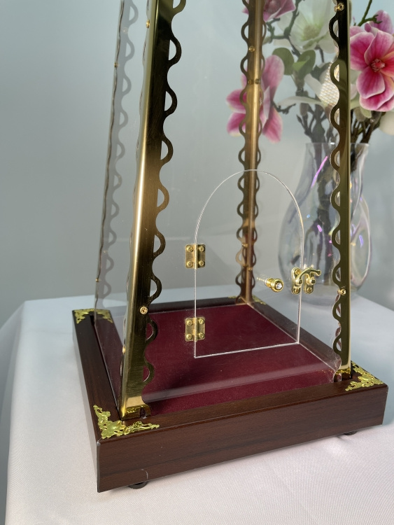 Capac pentru Dăruitorie 20×15 h=50 cu ușă, din plexiglas cu elemente din bulat tăiate la laser și cu cruce turnată