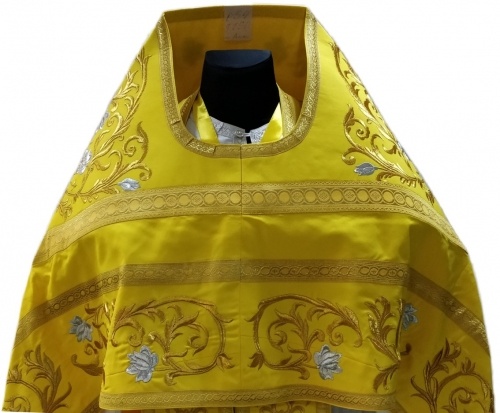 Veșmânt preoțesc brodat pe gabardină, broderie „Trandafir” cu galon aplicat