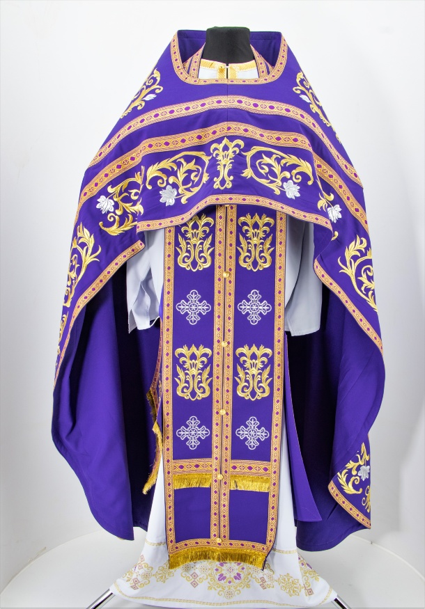 Veșmânt preoțesc brodat pe gabardină, broderie „Trandafir” cu galon aplicat