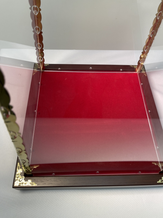 Capac pentru Chivot 35×15 h=70 cu ușă, din sticlă organică cu elemente din bulat tăiate cu laser și cu cruce turnată