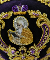 Mitra „Coroană” violet