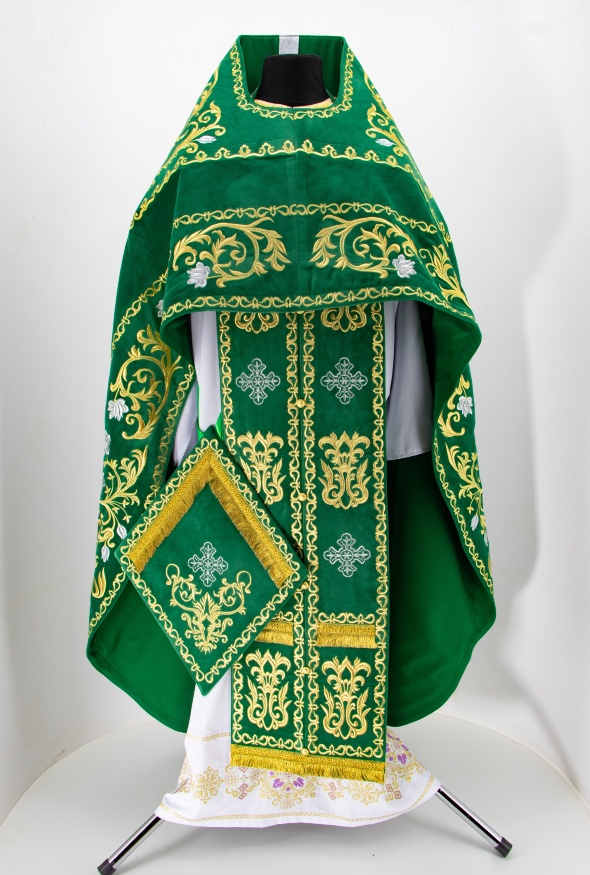 Veșmânt preoțesc brodat pe catifea, broderie „Trandafir” cu galon brodat