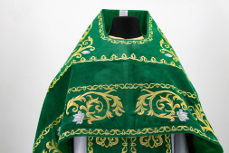 Veșmânt preoțesc brodat pe catifea, broderie „Trandafir” cu galon brodat