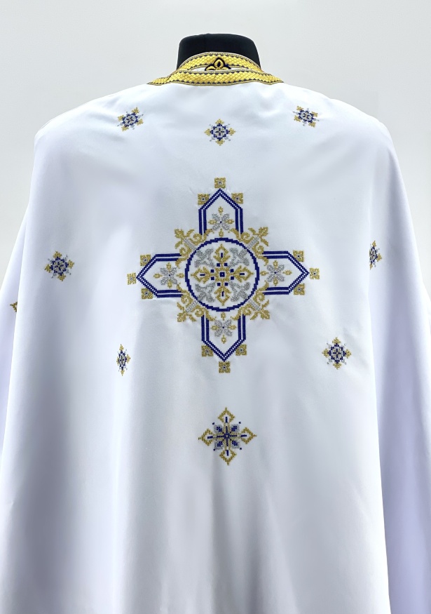Veste preotească, croială grecească, brodată cu cruce franceză pe gabardin cu galon aplicat