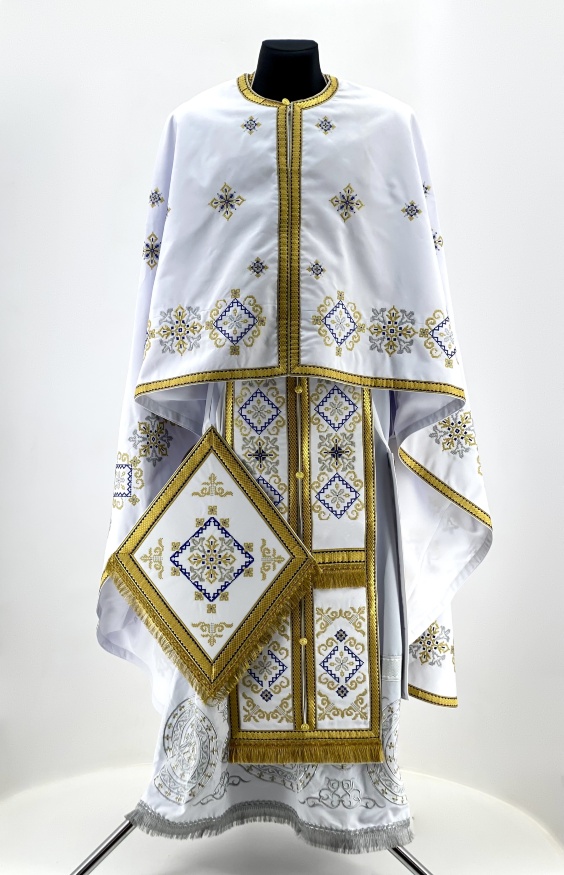 Veste preotească, croială grecească, brodată cu cruce franceză pe gabardin cu galon aplicat