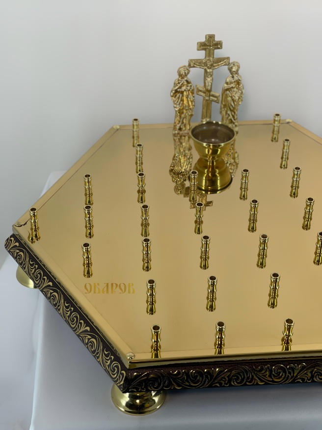 Capac hexagonal pentru panihidă 67×57cm, 37 lumânări (înălțime 10–30,5cm)