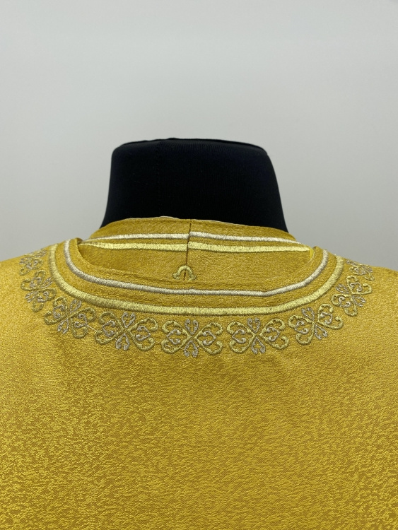 Vesminte preoțești, croială grecească, țesătură brocart, cu galon brodat, broderie „Inimi”