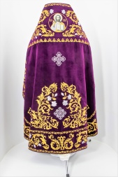 Veșmânt preoțesc brodat pe catifea, broderie „Trandafir” cu galon brodat