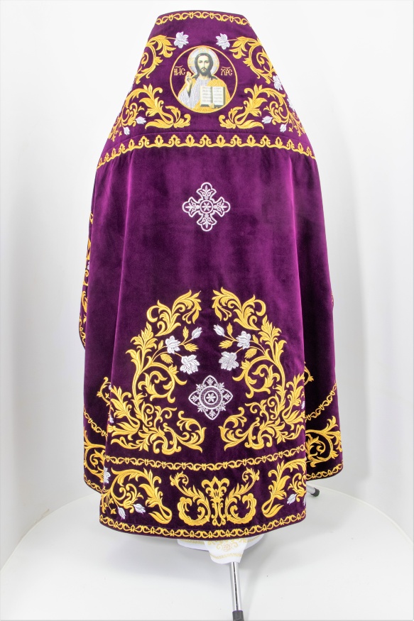 Veșmânt preoțesc brodat pe catifea, broderie „Trandafir” cu galon brodat