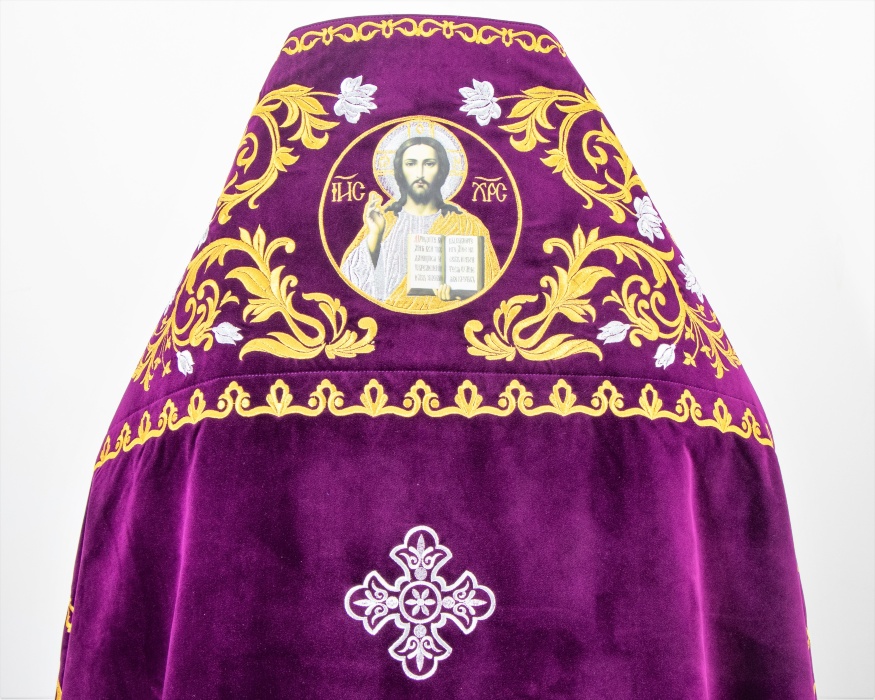 Veșmânt preoțesc brodat pe catifea, broderie „Trandafir” cu galon brodat