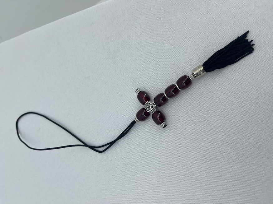 Pandantiv auto „Cruce acrilică” cu ciucure (în sortiment)