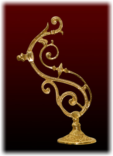 Consolă medie, turnată