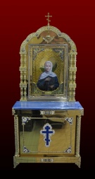 Chivot cu 3 coloane cu icoana fericitei Matrona