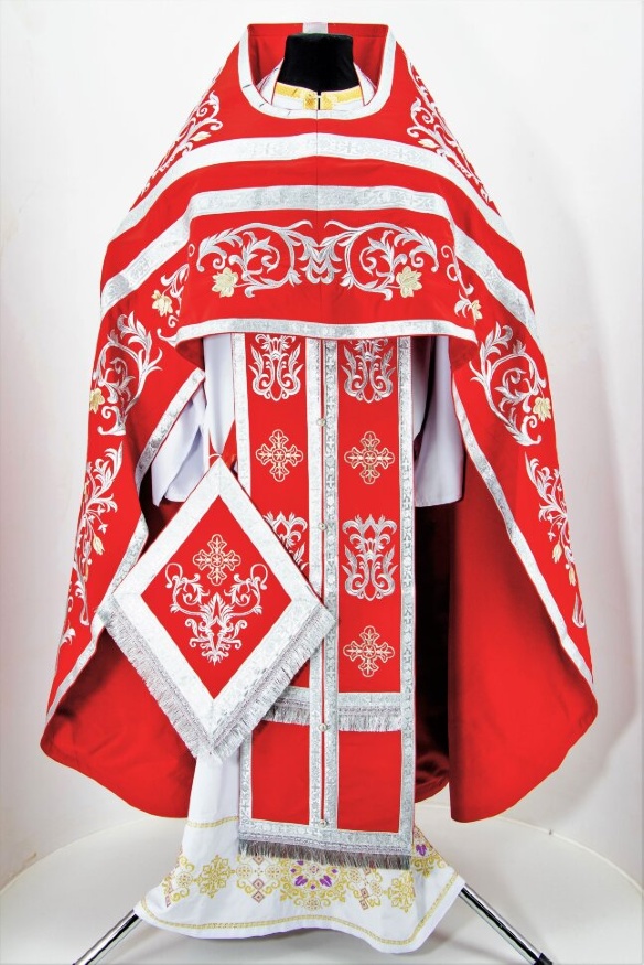 Vesmânt liturgic preotesc brodat pe gabardină, broderie „Trandafir” cu galon aplicat
