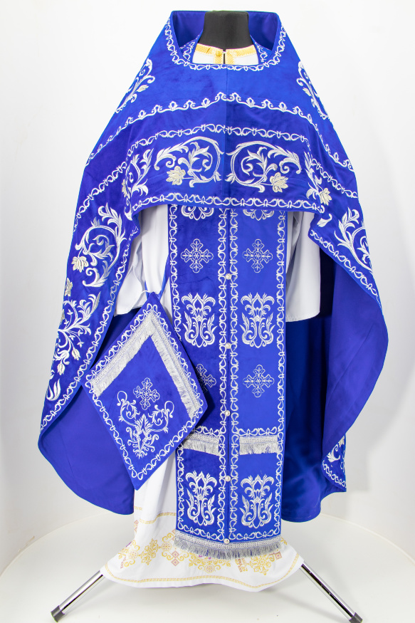 Veșmânt preoțesc brodat pe catifea, broderie „Trandafir” cu galon brodat